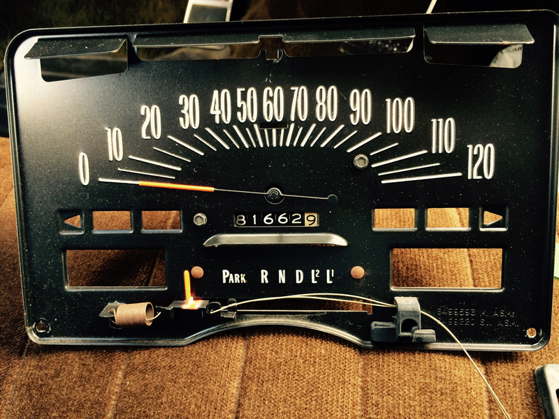 Illustration for article titled Here's what is behind the speedometer in an old car...